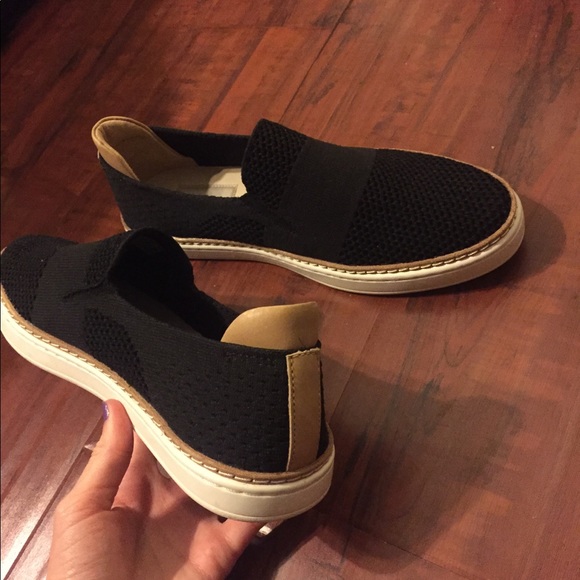 UGG Shoes - AUTHENTIC Ugg Sammy Sneaker
